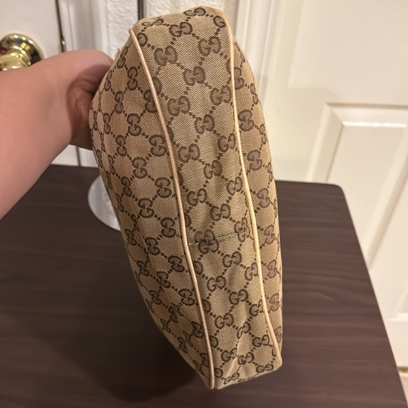 Gucci Hobo Bag in Monogram - Picture 6 of 9